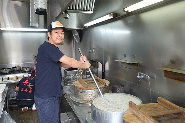 ラーメン与七スタッフ紹介